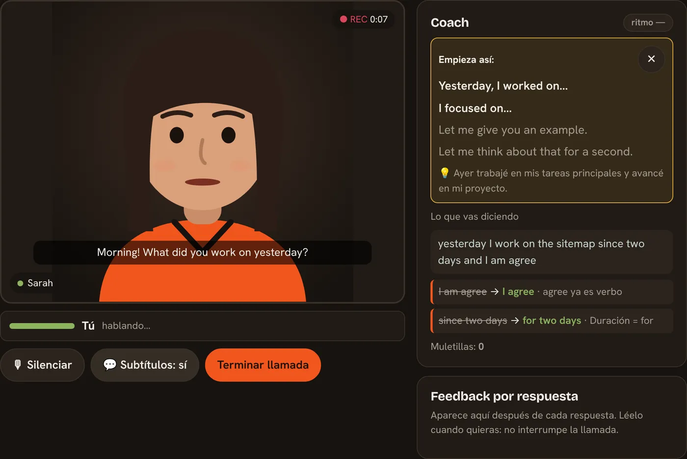 Videollamada de práctica en Fluent: el avatar pregunta y el coach muestra frases de rescate y correcciones